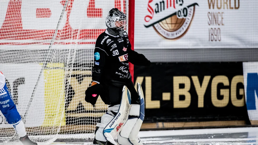 IFK Motala och målvakten Jussi Aaltonen höll emot Villa-Lidköping i Svenska cupen. Men det blev ändå förlust på bortaplan för IFK. Nu en vecka till mötet med Hammarby i Katrineholm nästa onsdag.