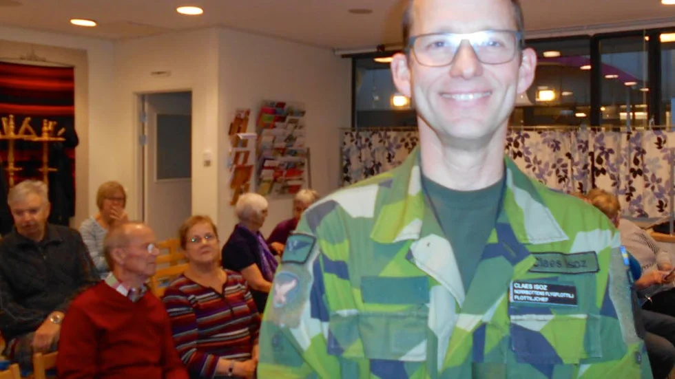 Claes Isoz, flottiljchef på F21, besökte PRO-föreningen Nederluleå norra.