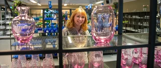 Rebecca går i sina förfäders fotspår – nu ska hon få fart på besöken till Rejmyre: "Har alltid velat jobba på glasbruket"