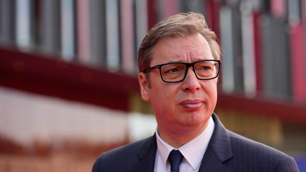 Serbiens president Aleksandar Vucic anländer till mötet mellan EU:s och västra Balkans ledare i Tirana – trots hot om bojkott.