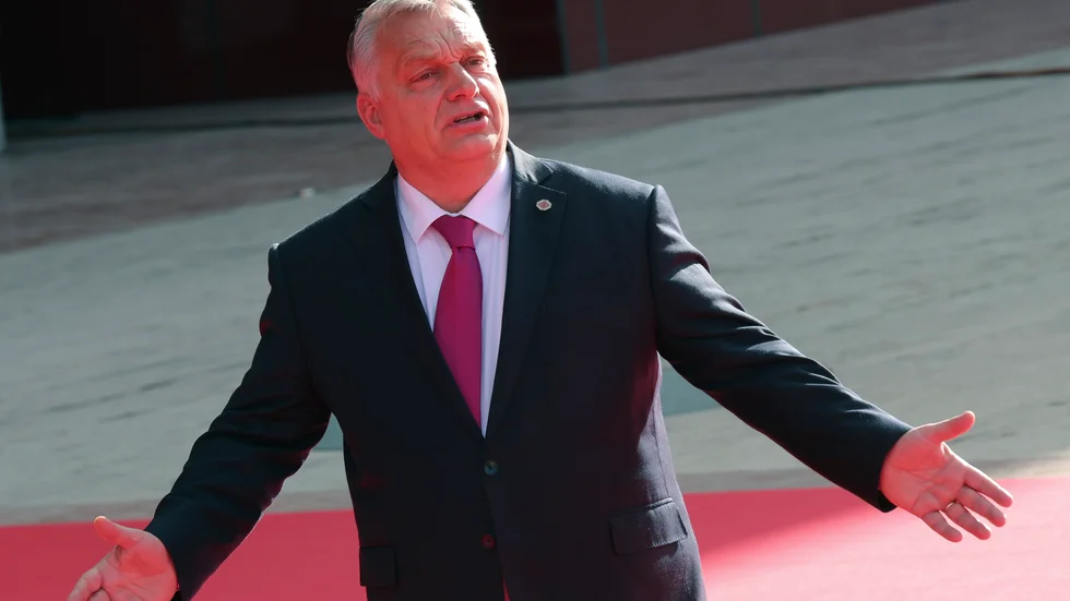 Ungerns premiärminister Viktor Orbán driver sitt land i auktoritär riktning, och nu debatteras hur EU ska motverka detta, skriver ledarskribenten.