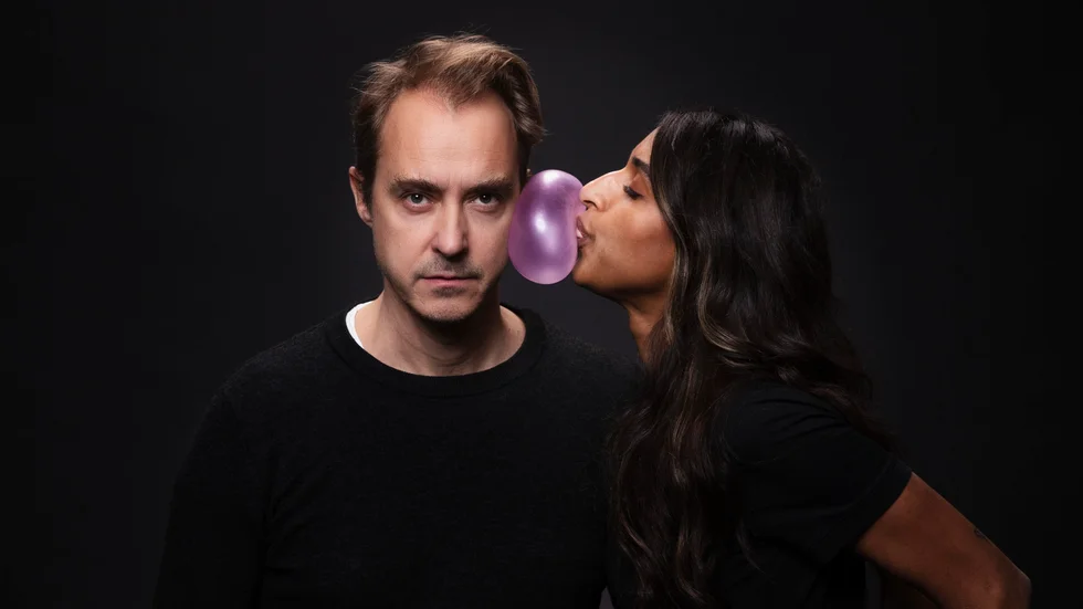 Lola Zackow och Jonas Karlsson tolkar Ernaux i ett nytt ljuddrama. Pressbild.