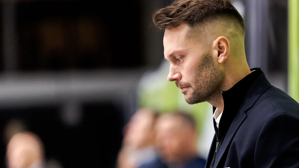 VIK-tränaren Martin Gudmundsson var bedrövad efter storförlusten hemma mot Djurgården.
