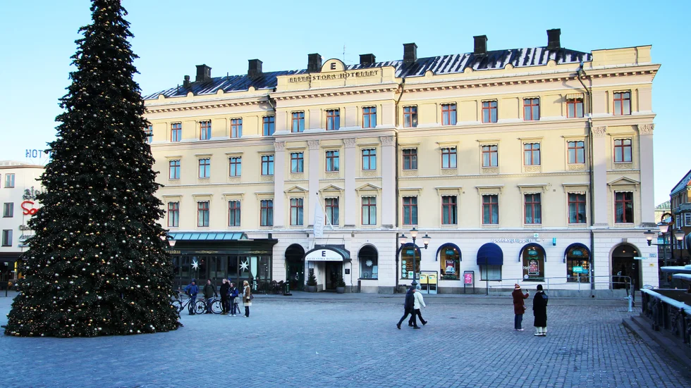 Kommunen har beviljat bygglov för att bygga om Stora hotellet. Exteriört blir det bara små förändringar, med 18 nya takfönster. 