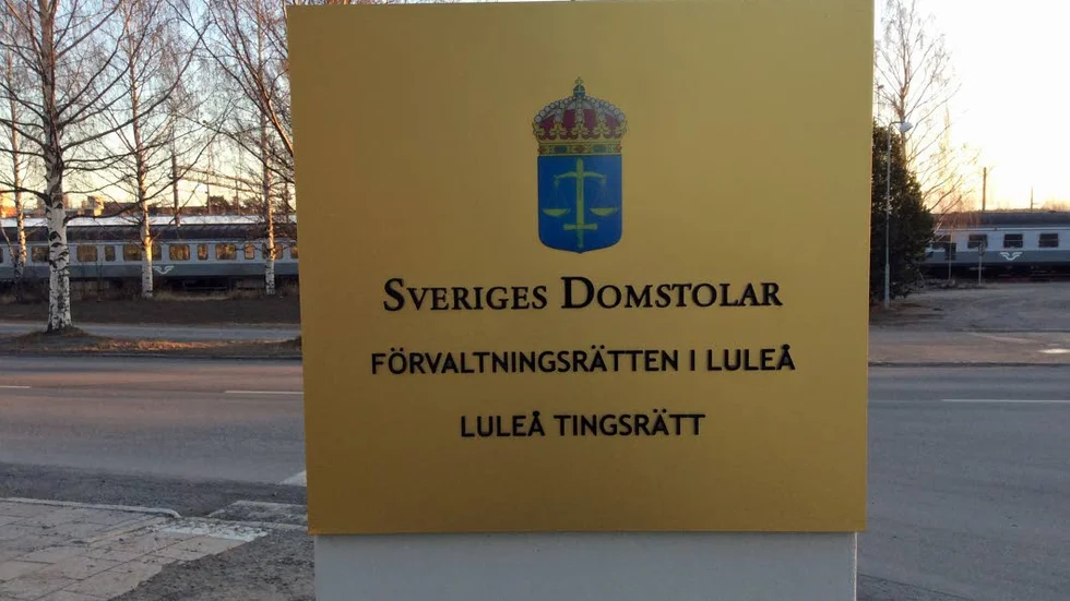 TINGSRÄTT. Tingsrätten beslutade att häkta mannen på åklagarens begäran.
