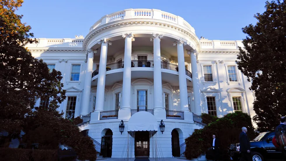 MAKTENS BONING. Den 20 januari 2017 får den nya presidenten flytta in i Vita Huset i Washington D.C.?