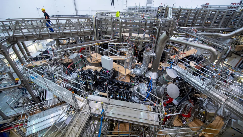 Europeisk forskning för att utveckla fusionsenergianläggningar pågår vid "Wendelstein 7-X" på Max Planck-institutet i Greifswald, Tyskland. Arkirvbild