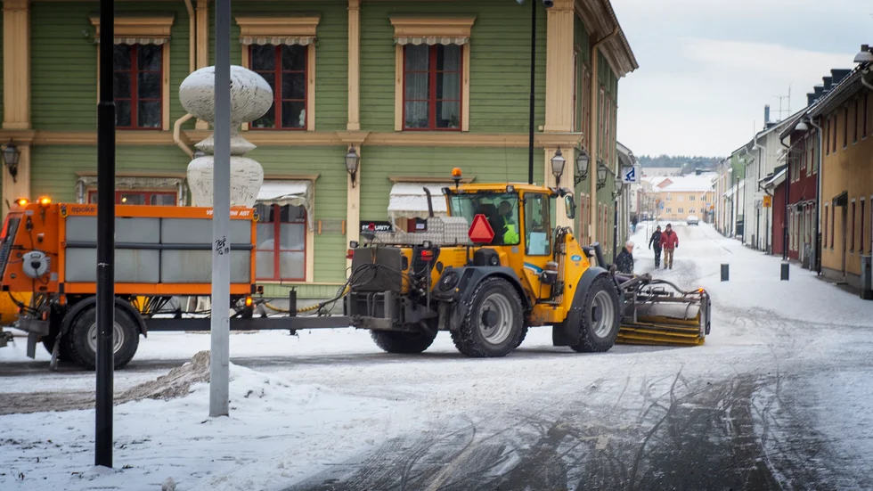 Mer snö är på ingång till Sörmland. Men det är högst osäkert om den får ligga fram till jul.