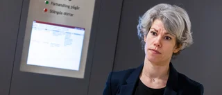 Slog och förnedrade sin sambo med sina använda strumpor