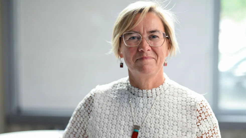 Nivån på sjuk- och aktivitetsersättningen måste upp – det räcker inte att matcha inflationen eftersom den grupp som lever på ersättningarna har hamnat i bakvatten vad gäller ekonomin under väldigt lång tid, skriver Lotta Håkansson, förbundsordförande, Reumatikerförbundet. 