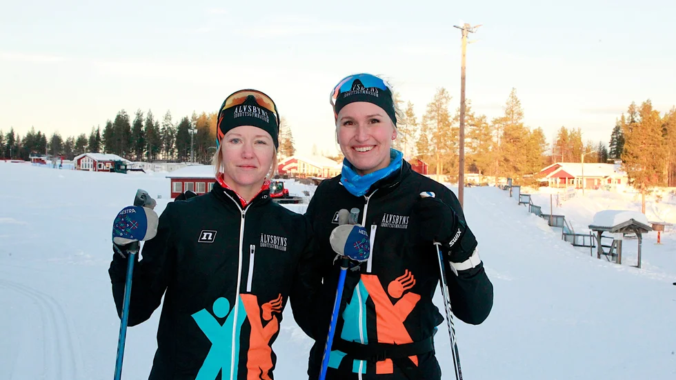 Karolina Draumann (fd Skoog) och Magdalena Pajala har följts åt sedan Karolina flyttade till Piteå 1998 och de blev klubbkamrater i Strömnäs GIF. Sedan har de gått skidgymnasiet och åkt i Piteå elit tillsammans. Nu blir de också kollegor. "Cirkeln är sluten nu", säger Magdalena Pajala.