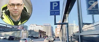 Risade och rosade centrumparkeringar blir kvar: ✓P-vakter har hållit koll ✓Bilister vill stå längre ✓Kan bli fler i sommar