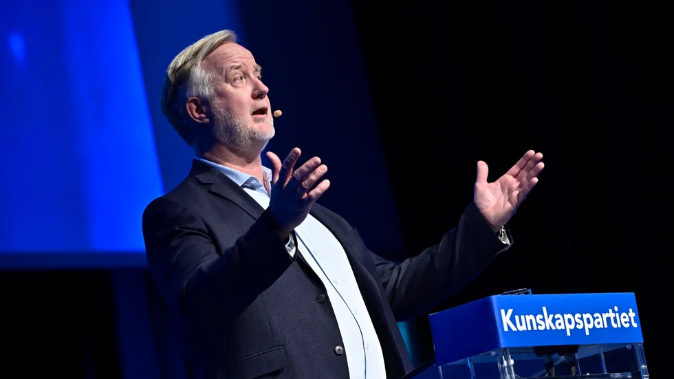 Särskilt förvånad kunde partiledaren Johan Pehrson (L) knappast vara över svårigheterna att samarbeta med SD. I frågan om arbetskraftsinvandring och integration har man gått SD till mötes, och kommer försämra för båda. 