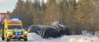 Tankbil med myrsyra gick av vägen efter E45:an