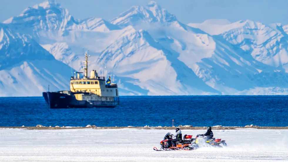 Vy strax utamför Longyearbyen, Svalbard.