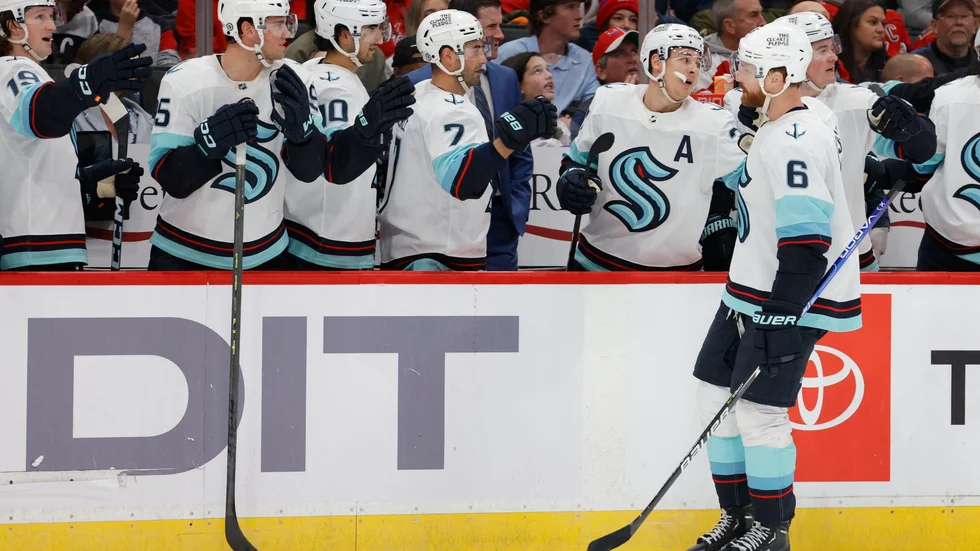Adam Larsson gjorde sitt femte mål för säsongen när Seattle Kraken föll mot New Jersey Devils.