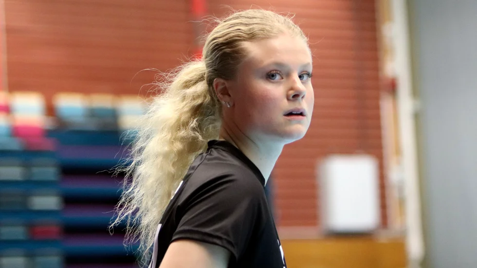 Årets nyförvärv Tyra Lantz har bestämt sig för att spela en säsong till i FBC Katrineholm.