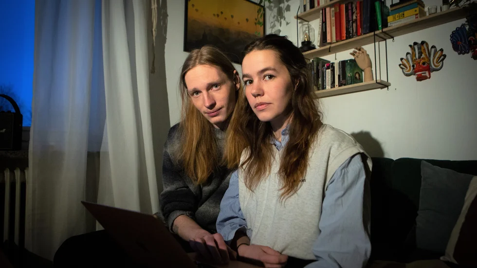 Tor Bunner, 22, och Anna Åkerlund, 27, känner att de inte får den hjälp eller trygghet som de betalar för. "Vad är meningen med hemförsäkring om man inte kan få hjälp", frågar Anna.