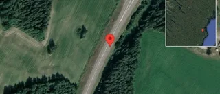 Lastbil stillastående på väg 364 - helt stopp i ett körfält