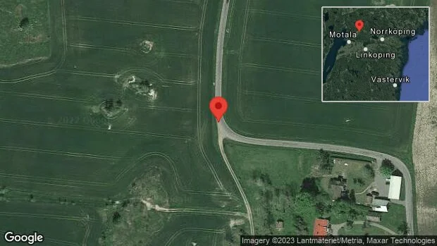 En personbil i singelolycka