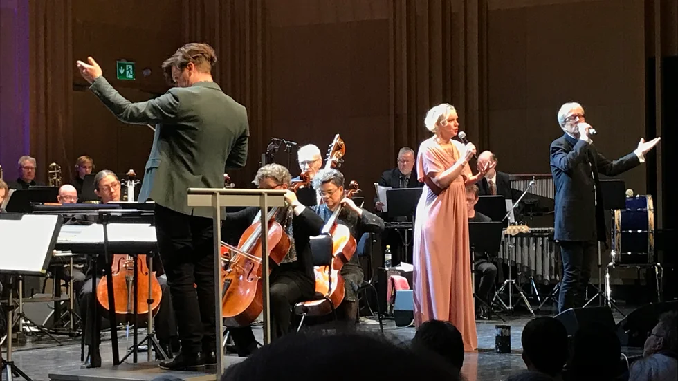 Dirigenten Christian Feivik samt solisterna Karin Paulin och Olle Strandberg under fredagens trettondagskonsert i Kulturens hus.
