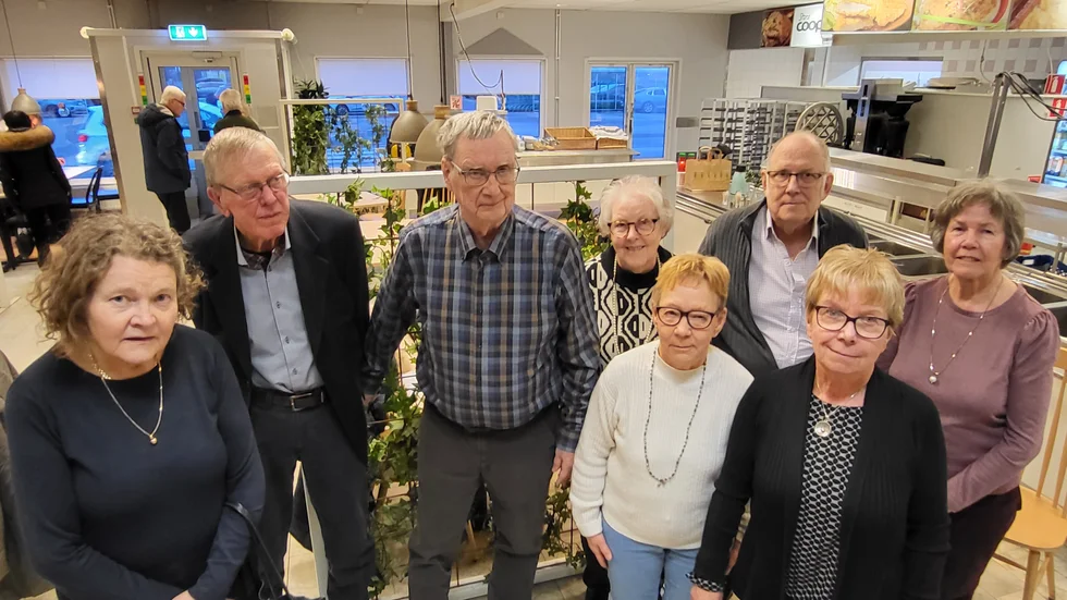 Styrelsemedlemmar för PRO Finspång. Från vänster Elisabeth Viklund, Lars Hammarlund, Kurt Vikberg, Birgitta Vikberg, Märta Nordfjäll-Davidsson, Göran Engström, Laila Ringqvist och Sonja Pettersson.