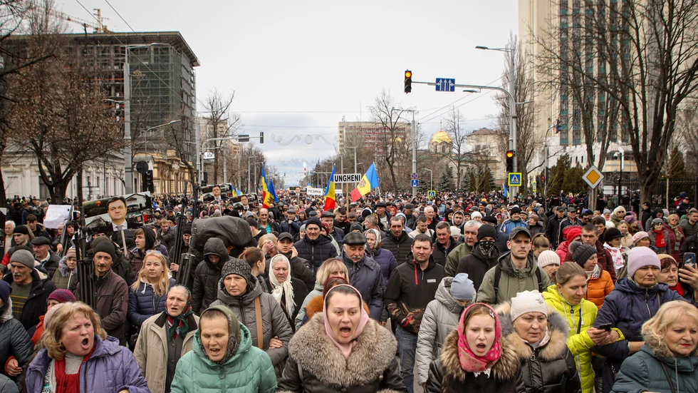 Protester på söndagen i Moldaviens huvudstad Chisinau mot den västvänliga regeringen och hur låg levnadsstandarden blivit.