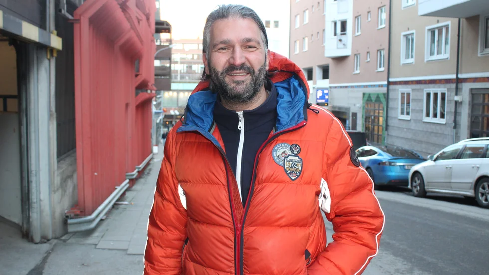 Tony Garabet flyttade från Linköping till Södertälje 2002. Där har blivit flerfaldigt prisad för sitt arbete för utsatta barn och ungdomar.