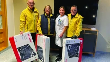"Tack för denna fina gåva", säger sjukhusets Maria Olofsson, här omgiven av Lions representanter. Från vänster Östen Häggström, Christina Larsson och Staffan Lundström. 