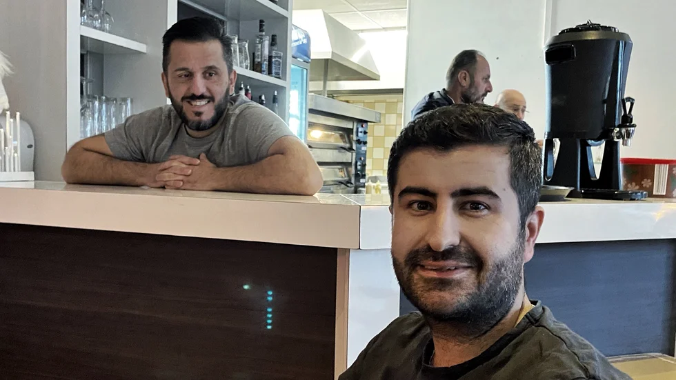Osama har även startat catering med en kompis i Mjölby. Louay är en av hans kunder och har beställt mat av Osama till dop och fester. 