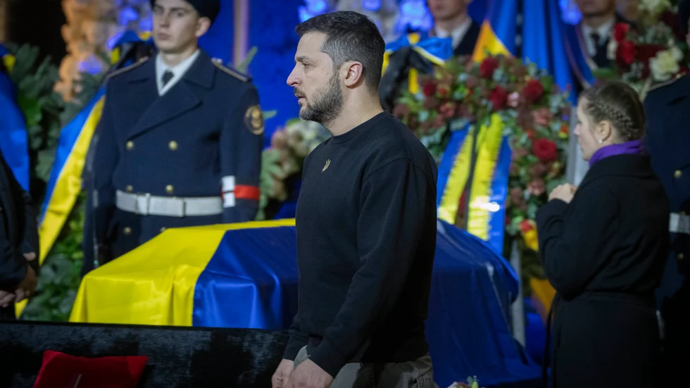Ukrainas president Volodymyr Zelenskyj under minnesceremonin.