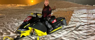 Davina laddad för efterlängtad premiär i skotercross: "Älskar när alla kan vara med"