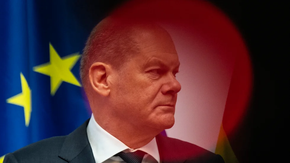 Tysklands förbundskansler Olaf Scholz har förhållit sig till röda linjer för hur militärt involverat landet ska bli i Ukraina. De har förskjutits i flera steg. Arkivbild.