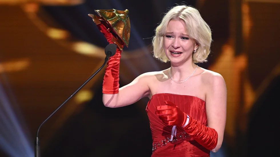 Sigrid Johnson vann en Guldbagge för bästa kvinnliga skådespelare i en huvudroll för rollen som Sasha i "Comedy Queen" under Guldbaggegalan på Cirkus i Stockholm. 