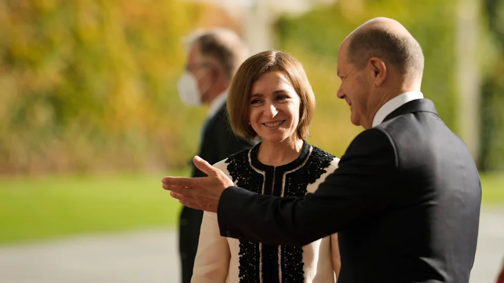 Moldaviens president Maia Sandu på besök hos Tysklands förbundskansler Olaf Scholz.
