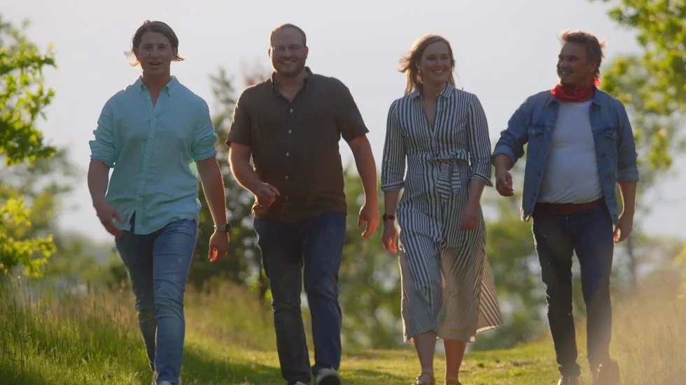 Bönderna Matthew Haggerty, Henrik Kullander, Elin Sandblom och Jon-Krista Jonsson söker kärleken i "Bonde söker fru". Pressbild.