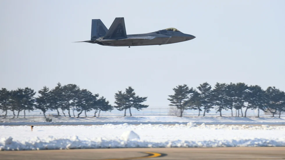 Sydkoreanskt stridsflyg sändes på måndagen upp för att skjuta ned nordkoreanska drönare. På bilden landar en sydkoreansk F-22 i Gunsan den 20 december.