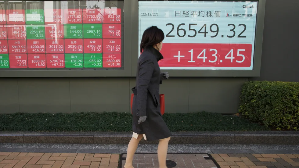 Tokyobörsen stängde uppåt efter Kinas besked om ytterligare covid-lättnader.
