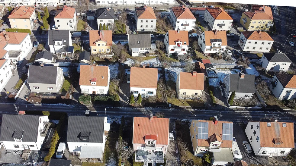 Priserna på Östergötlands villor har i snitt gått ner med två procent, jämfört med samma tid i fjol.