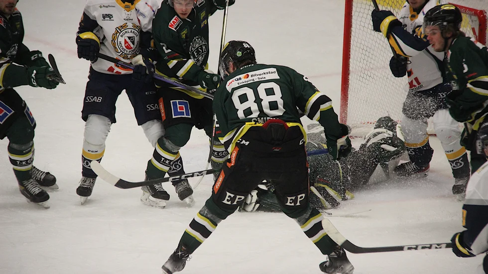 ESK hockey möter Falu IF på hemmais ikväll innan en ny bortaturné.