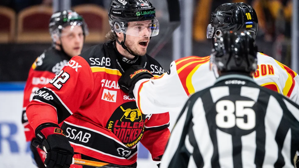 Oscar Engsund och Brynäs Johan Larsson.