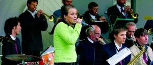 Regnig konsert i stadsparken