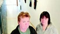 Fick chockbesked. I torsdags fick Marie Törndahl och Ginny Geisler beskedet att Försäkringskassan inte skulle betala ut aktivitetsstödet i slutet av månaden. Ett hårt slag för den som är vuxenstuderande. Foto: Anders Steiner