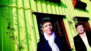 Uppåt. Inspektörerna Birgitta Bernhardsson och Ing-Marie Nilsson är fklara med Västerviks kommun .  Foto: MATILDA AHL