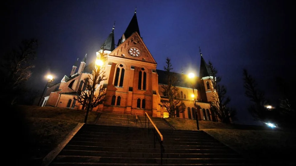 Nedräkning. Första advent innebär alltid många människor i kyrkan.