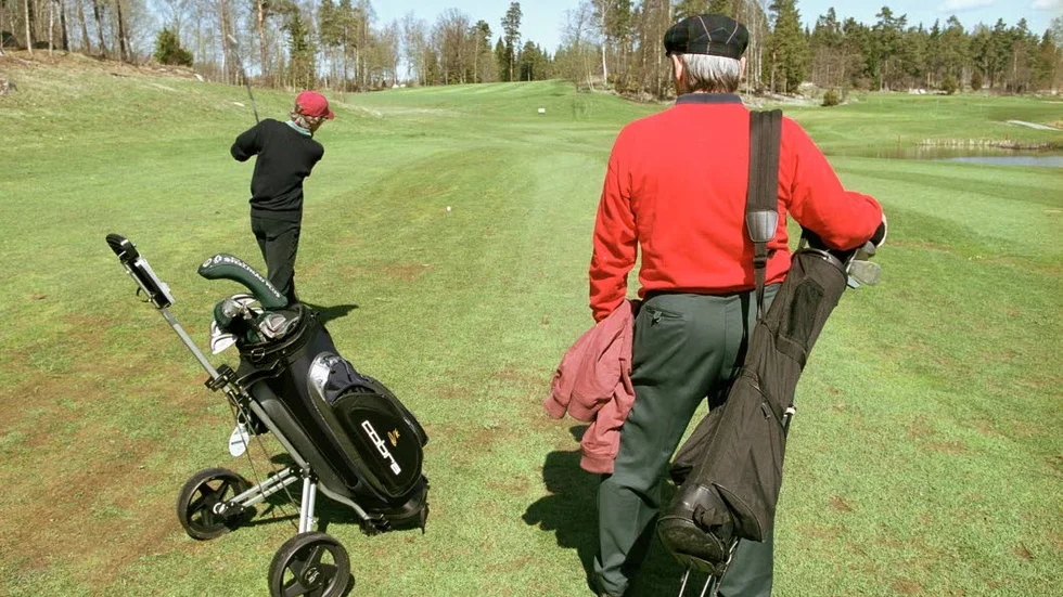 Inbrott. Dyrbar golfutrustning stals från ett lägenhetsförråd.