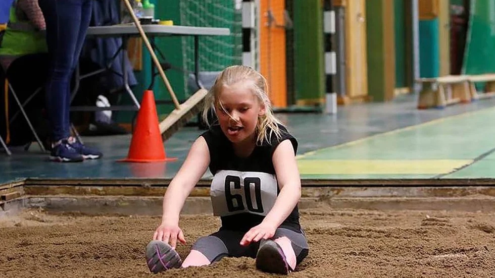 Längdhoppsgropen i Idrottshuset har fyllts igen i och med renoveringen i C-hallen.