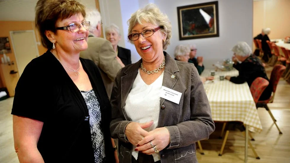 Matupplevelse. Chatrine Pålsson Ahgren, ordförande i SPF seniorerna i Kalmar län har varit ute i kommunerna och testat mat som de äldre får. Harriet Larsson, ordförande i SPF Västervik, är nöjd med Västerviks resultat i undersökningen.
