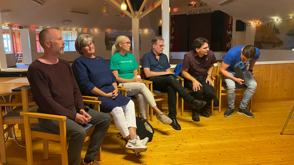Vänstern, Socialdemokraterna, Miljöpartiet, Centern, KD och Moderaterna hade var sin företrädare på plats när Kommunals avdelning i Vimmerby bjöd in till paneldebatt i Vimmerby. Sverigedemokraterna hade också bjudits in, men svarade aldrig på fackavdelningens inbjudan.