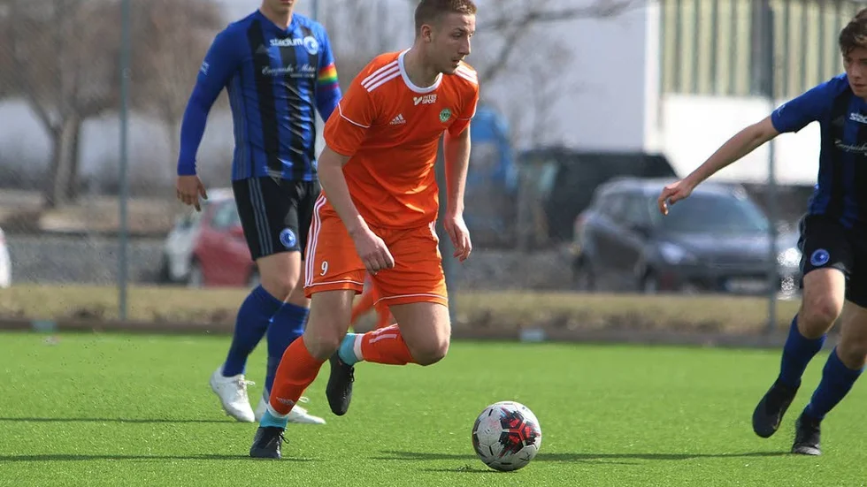 Kevin Custovic har valt att lämna ESK och gå tillbaka till Västerås SK för tillfället.